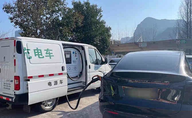 炉霍汽车搭电