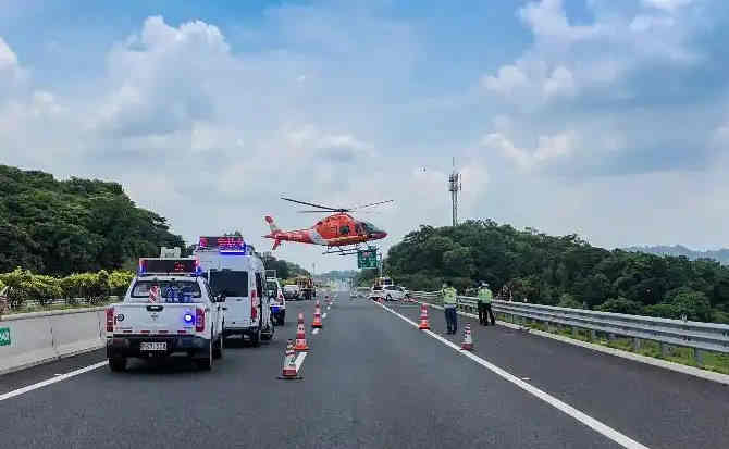 炉霍高速公路汽车救援案例