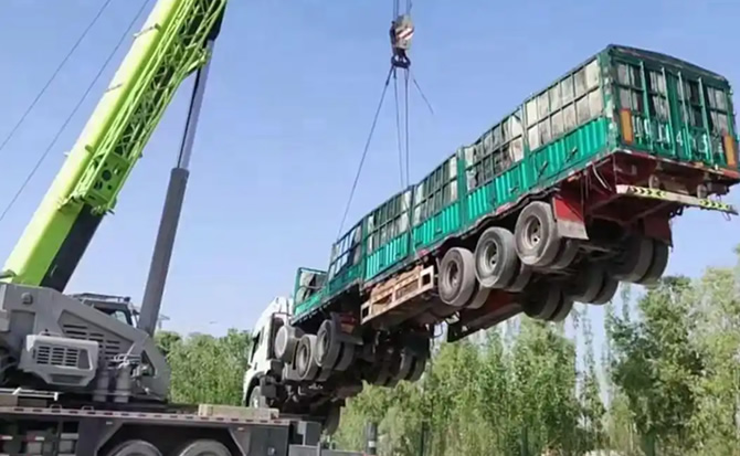 炉霍道路脱困救援案例